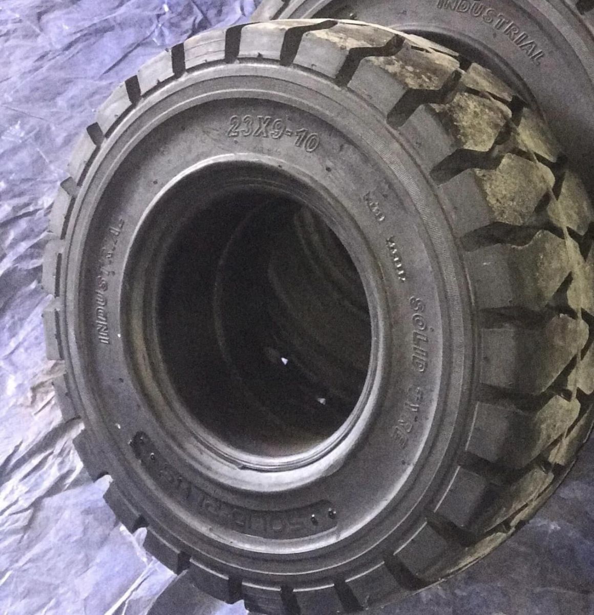 TRUNG TÂM PHÂN PHỐI LỐP XE NÂNG UY TÍN NHẤT DĨ AN - BÌNH DƯƠNG